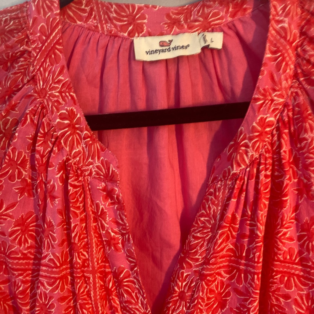 Sweet Vineyard Vines dress size large,feminine, flattering and beautiful